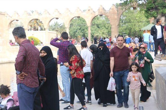 Havalar Isınınca Vatandaşlar Soluğu Balıklıgöl’de Aldı