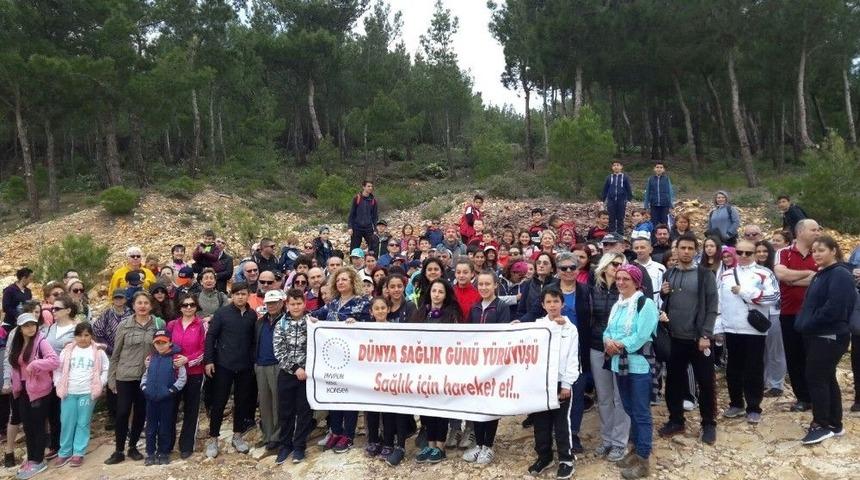 Ayvalıklı &Ccedil;evreciler Sağlık İ&ccedil;in Y&uuml;r&uuml;d&uuml;ler