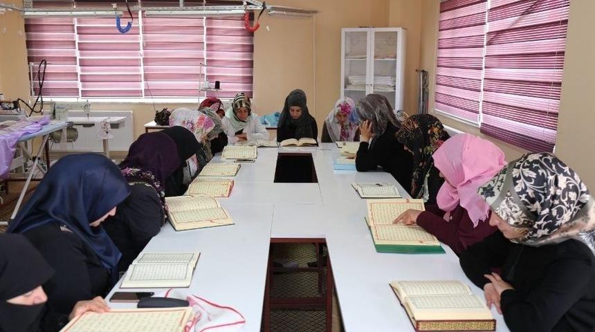 G&uuml;rpınar&rsquo;da Mukabele Geleneği Yaşatılıyor