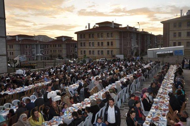 Ürgüp Toki’de Bin Kişilik Mahalle İftarı Düzenlendi