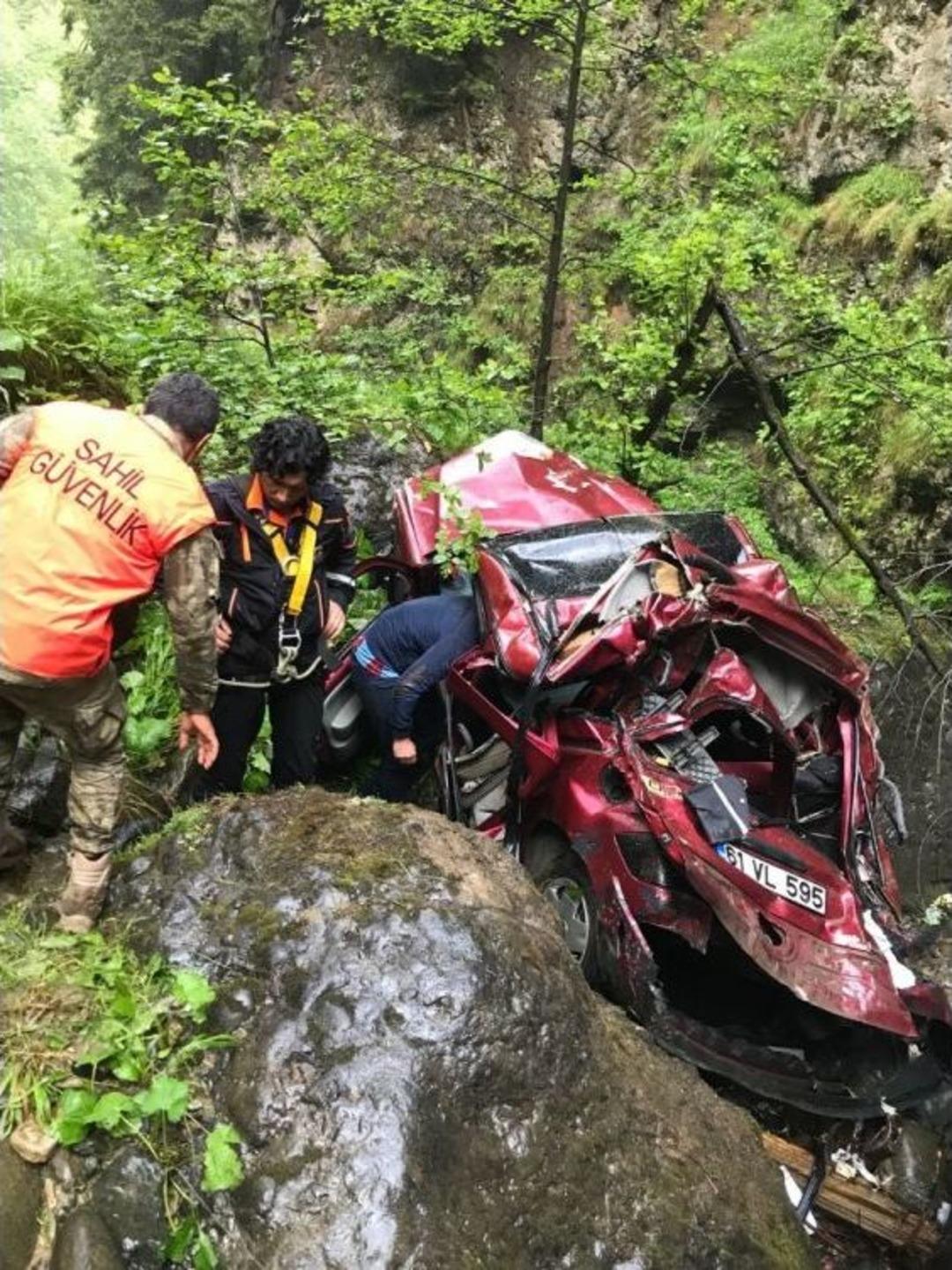 Dereye U&ccedil;an Ara&ccedil;taki Kayıp S&uuml;r&uuml;c&uuml; D&uuml;n Geceden Bu Yana Aranıyor