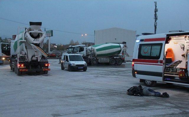 Beton Mikserin Altında Kalan İşçi Hayatını Kaybetti