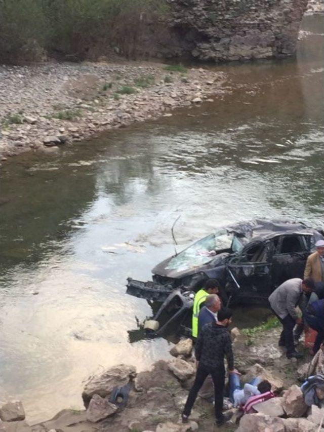 Hizan’da Trafik Kazası; 5 Yaralı