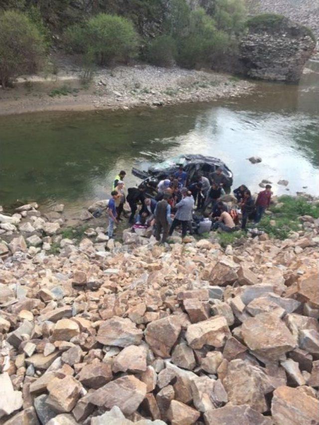 Hizan’da Trafik Kazası; 5 Yaralı