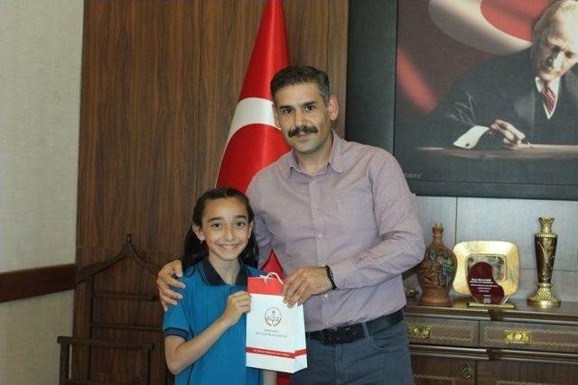 İl Milli Eğitim Müdürü Murat Aşım, Okul Dergisi Yazarlarını Ağırladı