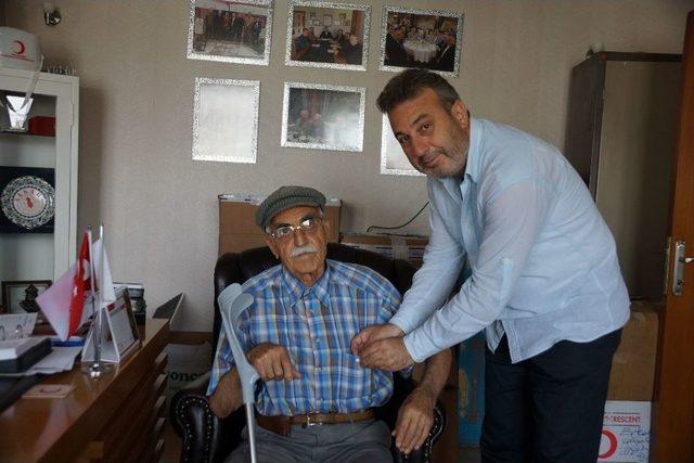 Emekli Maaşından Biriktirdiği 2 Bin Euro’yu Kızılay’a Bağışladı