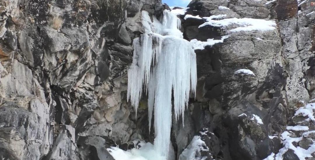 Ağrı&rsquo;da Şelale Ve Dere Dondu