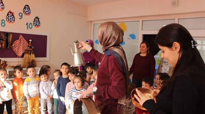 Anaokulunda "&ouml;z&uuml;m&uuml;z K&uuml;lt&uuml;r&uuml;m&uuml;z" Etkinliği