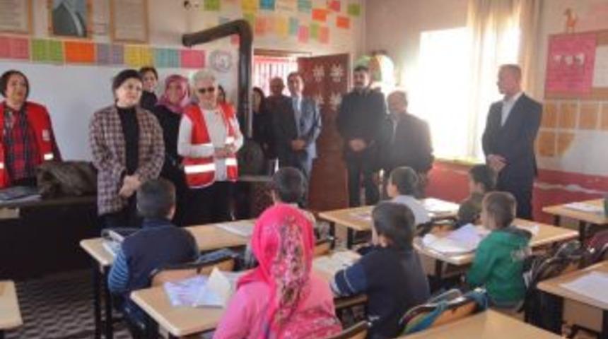 Kızılay&rsquo;dan İhtiya&ccedil; Sahibi &Ouml;ğrencilere Yardım