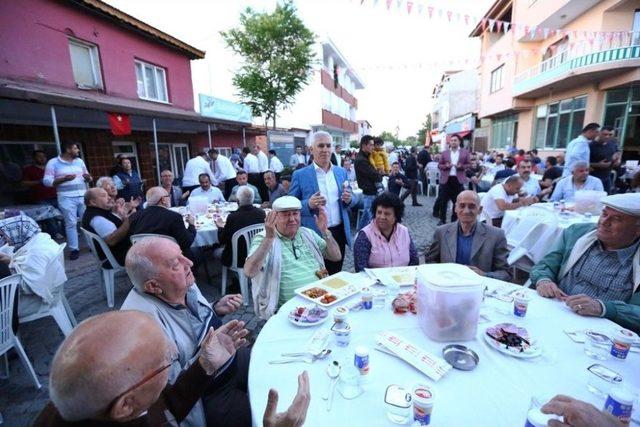 Bozbey, Doğduğu Mahallede İftara Katıldı