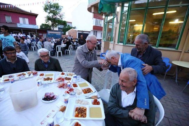 Bozbey, Doğduğu Mahallede İftara Katıldı