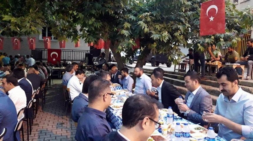 Hazro&rsquo;da Vatandaşlar Kardeşlik Sofrasında Buluştu