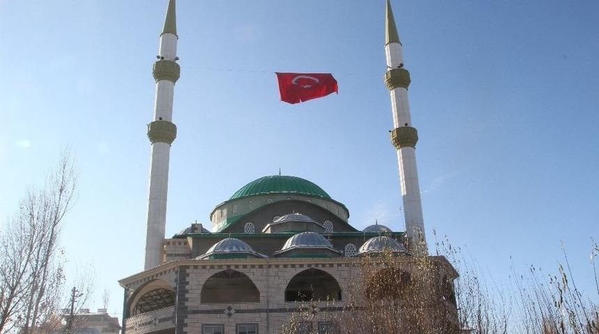 Malazgirt K&uuml;mbet Cami Derneği Y&ouml;netiminden Hayırseverlere Teşekk&uuml;r