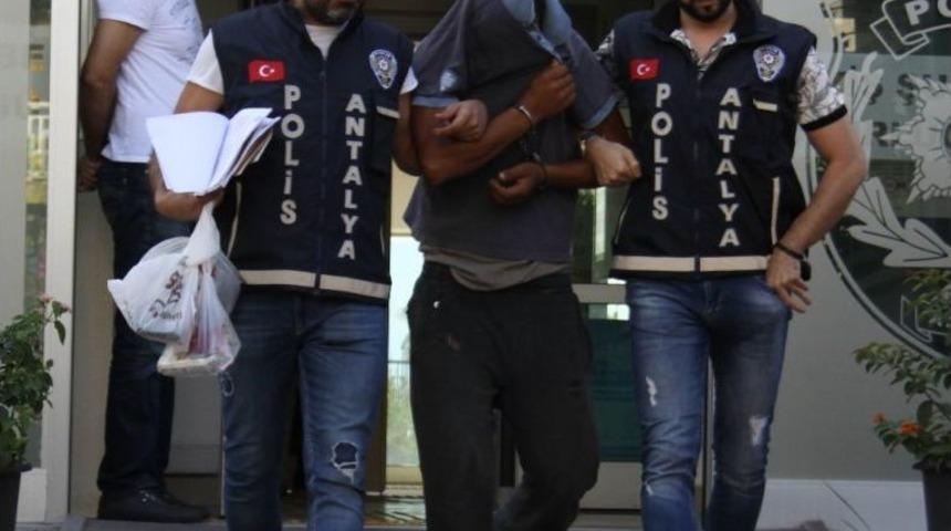 Antalya&rsquo;da Atat&uuml;rk B&uuml;st&uuml; Hırsızı Yakalandı