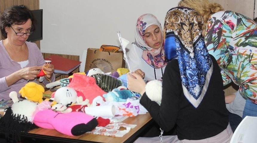 Efeler&rsquo;de Kadınlar Y&uuml;n Değil Dostluk &Ouml;r&uuml;yor