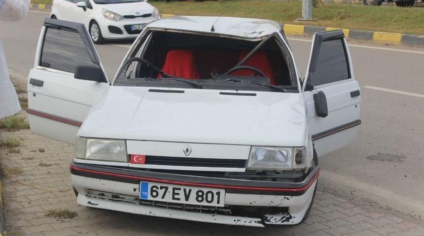 Otomobilin &Ccedil;arptığı Yaya Metrelerce Havaya Fırladı: 1 &Ouml;l&uuml;