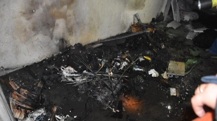 Dairede &Ccedil;ıkan Yangın B&uuml;y&uuml;meden S&ouml;nd&uuml;r&uuml;ld&uuml;