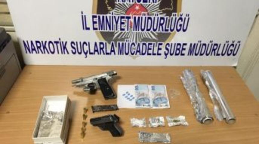 Uyuşturucu Taciri İki Kişi G&ouml;zaltına Alındı