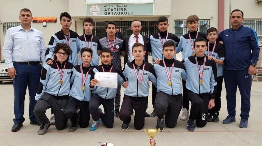 Atat&uuml;rk Ortaokulu Futsalda Destan Yazdı