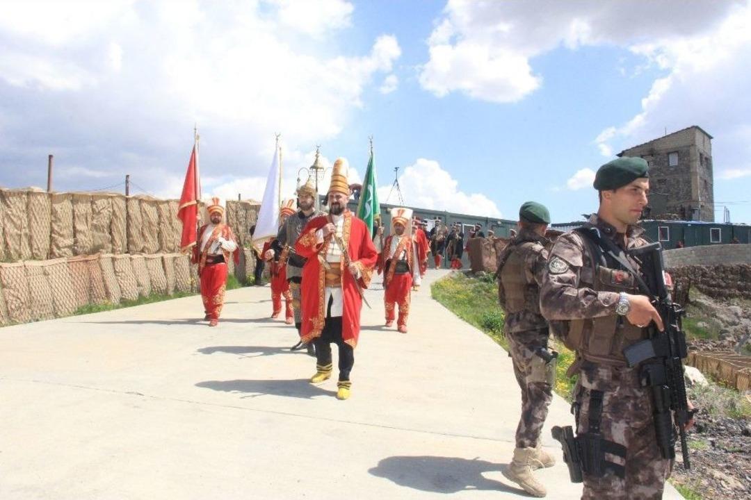 Askeri &Uuml;s B&ouml;lgelerinde Mehteran G&ouml;sterisi