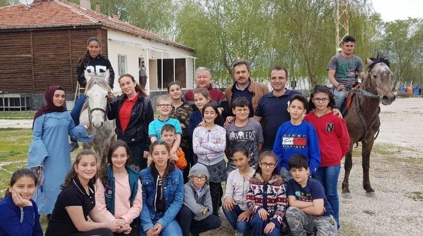 Kaymakam Duru Komediksiyon Tiyatro Ekibiyle Piknik Yaptı