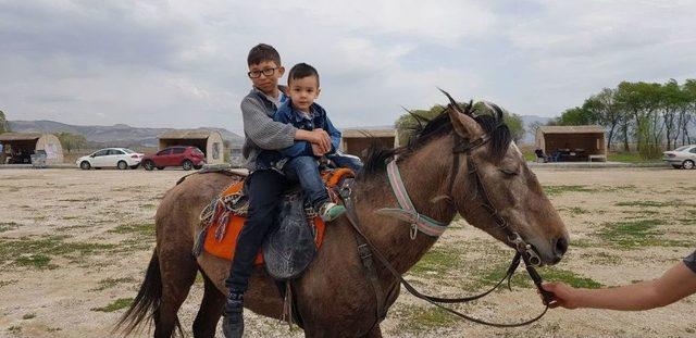 Kaymakam Duru Komediksiyon Tiyatro Ekibiyle Piknik Yaptı