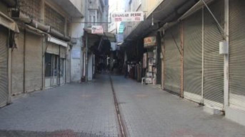 Vatandaşlardan Esnafların İş Yerlerini Ge&ccedil; A&ccedil;masına Tepki