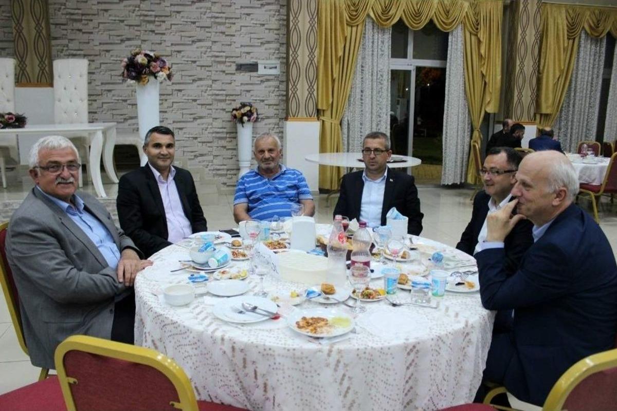 Arifiye Protokol&uuml; İftarda Buluştu