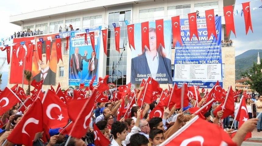 Başkan &Ccedil;er&ccedil;ioğlu Binlerce Vatandaşla Bozdoğan Hizmet Binasını A&ccedil;tı