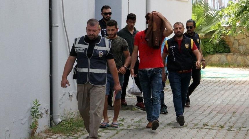 Alanya&rsquo;da Hırsızlıktan Aranan 1&rsquo;i Kadın 5 Ş&uuml;pheli Yakalandı