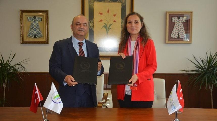 D&uuml;zce &Uuml;niversitesi İşbirliği Protokollerine Hızla Devam Ediyor
