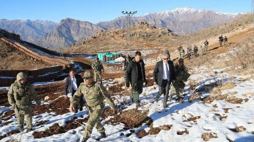 Vali Toprak&rsquo;tan Sınır Karakollarına Ziyaret