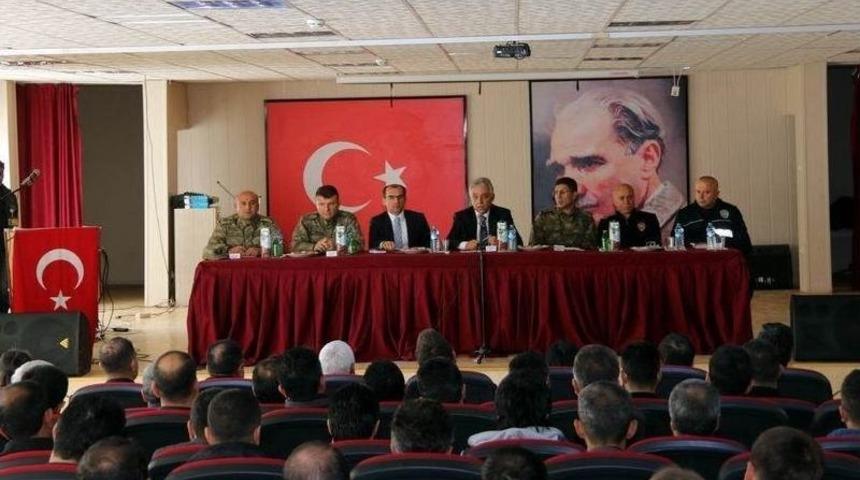 Vali Toprak &Ccedil;ukurca&rsquo;da Muhtarlar Toplantısına Katıldı