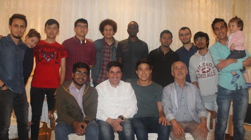 Misafir &Ouml;ğrenciler Eskişehirlilerin Sofralarını Şenlendirdi