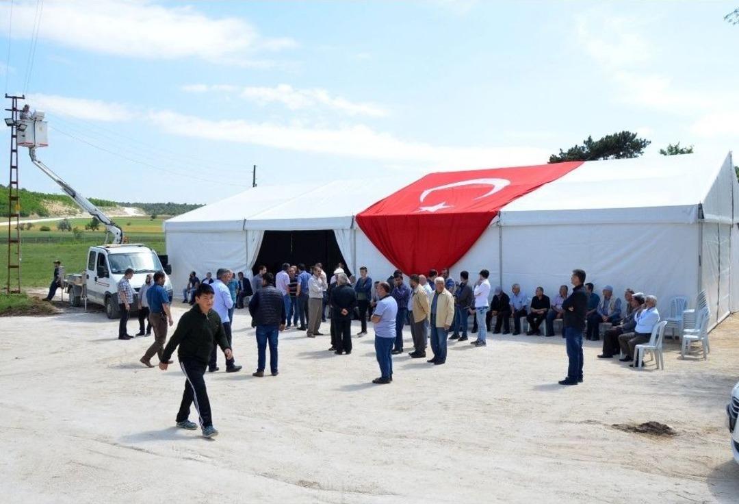 Boz&uuml;y&uuml;k Şehidini Bekliyor