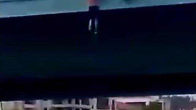 Dünyaca Ünlü Irmağın Köprüsünde Önce Barfiks Sonra Tehlikeli Atlayış