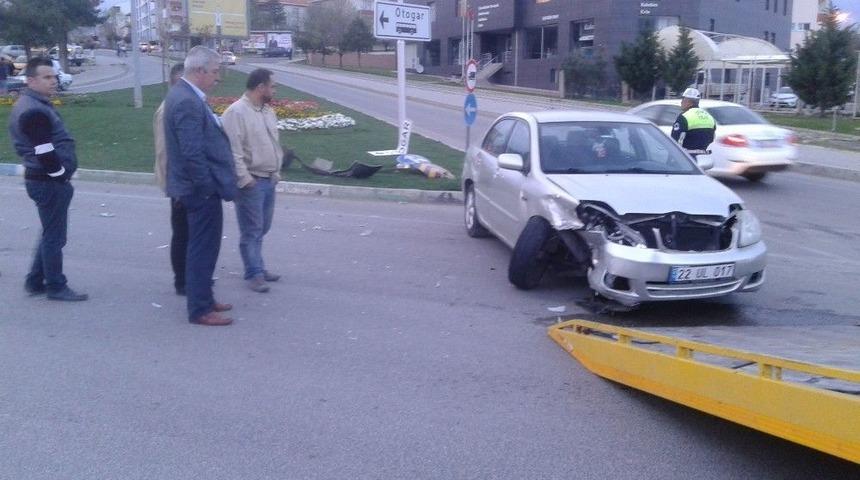 Otomobiller Kafa Kafaya &Ccedil;arpıştı: 1 Yaralı