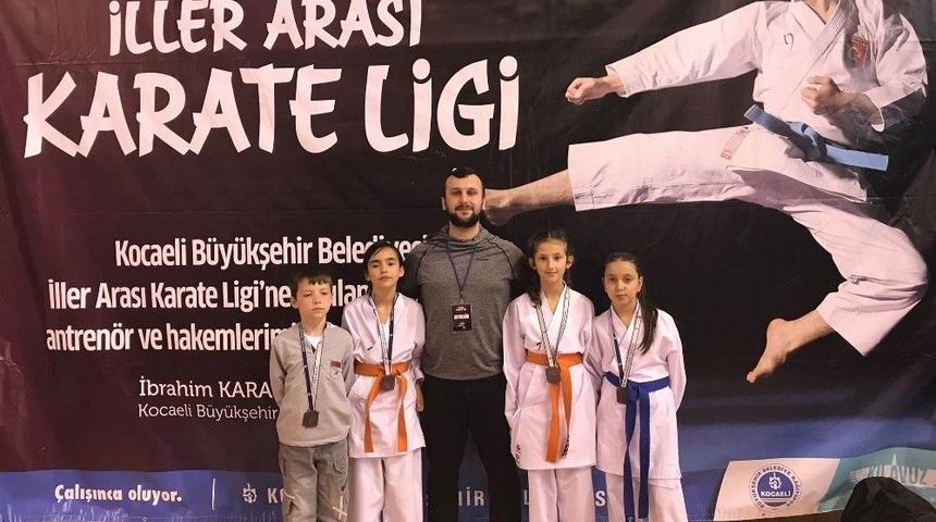 Bilecikli 5 Karateciden 5 Madalya