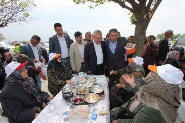 Başkan Yaralı Paşaköy’de Hayır Yemeğine Katıldı