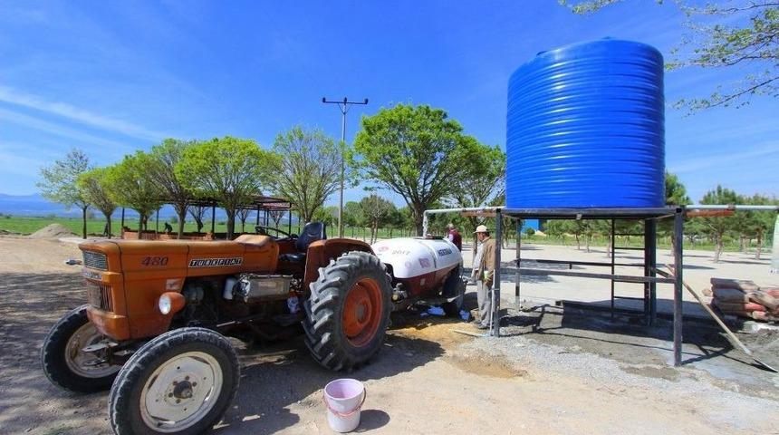 Saruhanlı Belediyesinden &Ccedil;ift&ccedil;iye İla&ccedil; Suyu Desteği