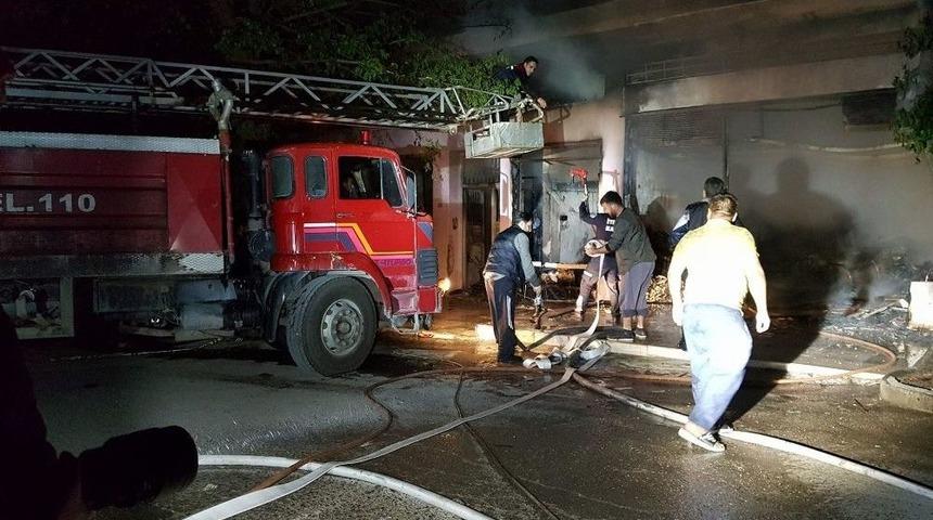 Marangoz At&ouml;lyesi &Ccedil;ıkan Yangında K&uuml;le D&ouml;nd&uuml;