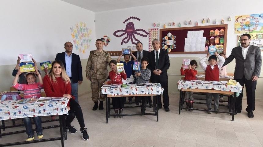 Ahlat&rsquo;ta &ldquo;kırsal Alanda &Ccedil;ocuklar Kitap Okuyor&rdquo; Projesi