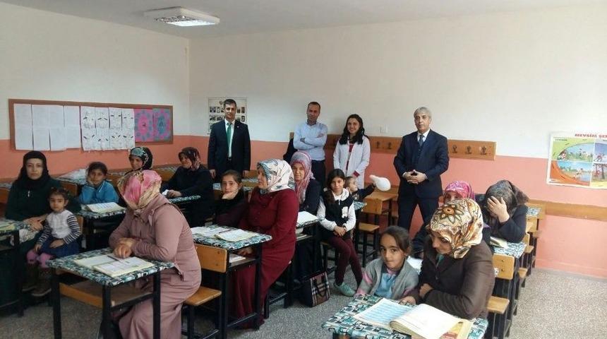 Ahlat&rsquo;ta A&ccedil;ılan 69 Kursa 582 Kişi Katılıyor