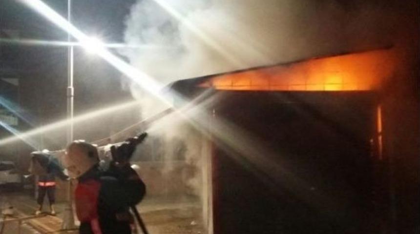 İş Yeri Yangınında Tehlike Son Anda &Ouml;nlendi