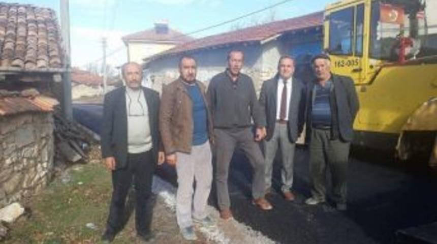 &Ccedil;avdarhisar&rsquo;da K&ouml;y Yoluna Sıcak Asfalt