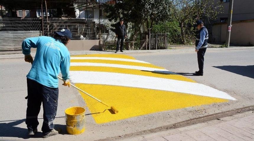 Kartepe&rsquo;de &Ccedil;evre D&uuml;zenlemeleri Devam Ediyor