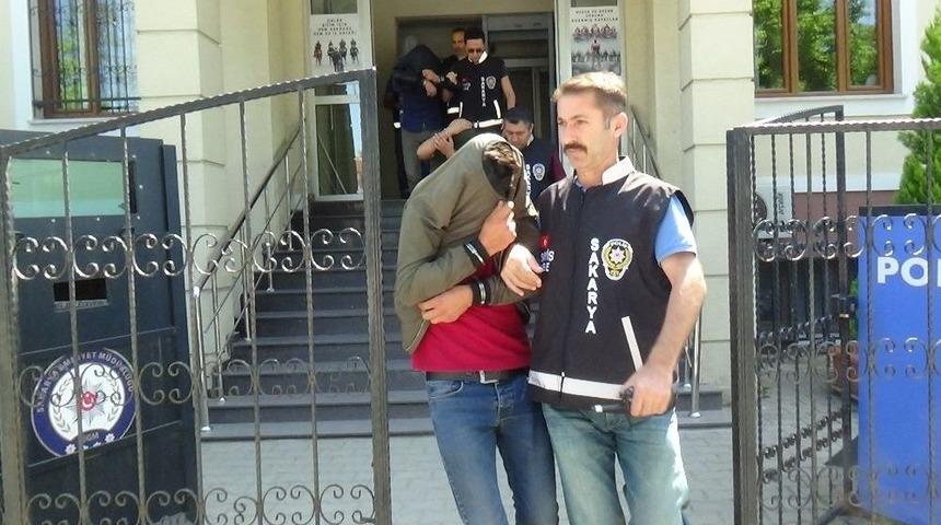 &Ccedil;ek, Senet Dolu &Ccedil;elik Kasayı &Ccedil;alan 5 Şahıs Adliyeye Sevk Edildi