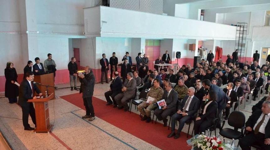 Vali Arslantaş, Erzincan&rsquo;ın Kemah Ve Refahiye İl&ccedil;elerindeki Muhtarlar İle Bir Araya Geldi