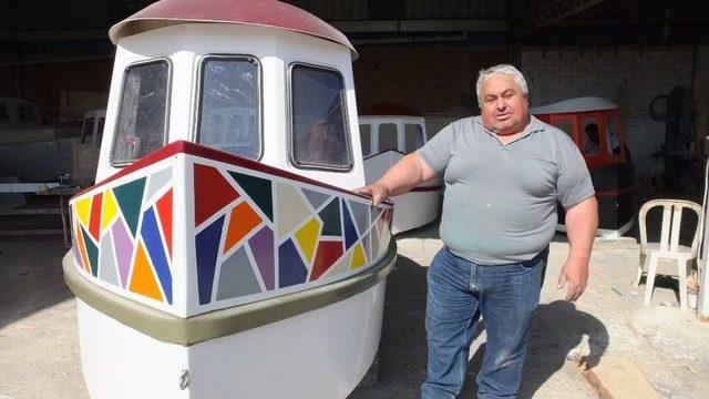 Burhaniye’de 40 Yıllık Tekne Ustası Mini Tugboat Yapımına Başladı