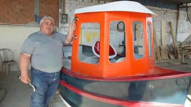 Burhaniye’de 40 Yıllık Tekne Ustası Mini Tugboat Yapımına Başladı